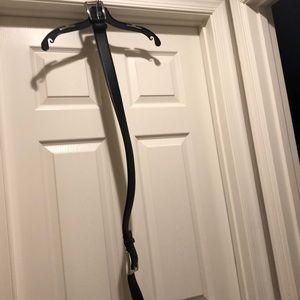 Black belt (not to be worn between belt loops)
